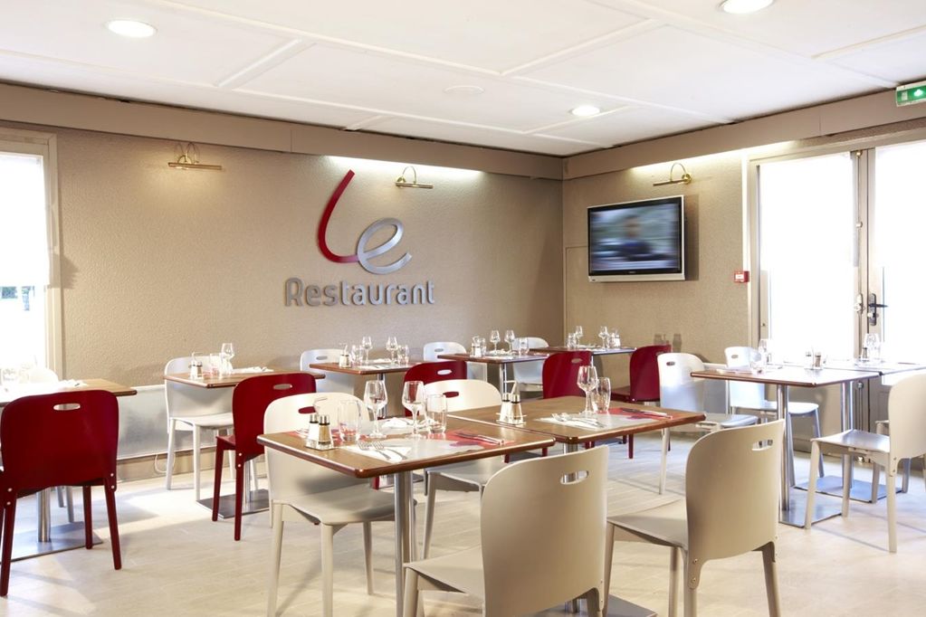 Campanile Saint-Avold Hotel Ресторант снимка